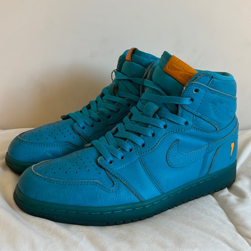 Gaterade jordan 1 with box extra laces and towel